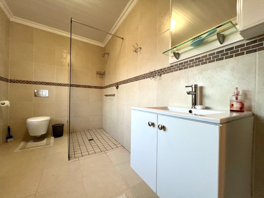 4 Bedroom Property for Sale in Walmer Downs Eastern Cape